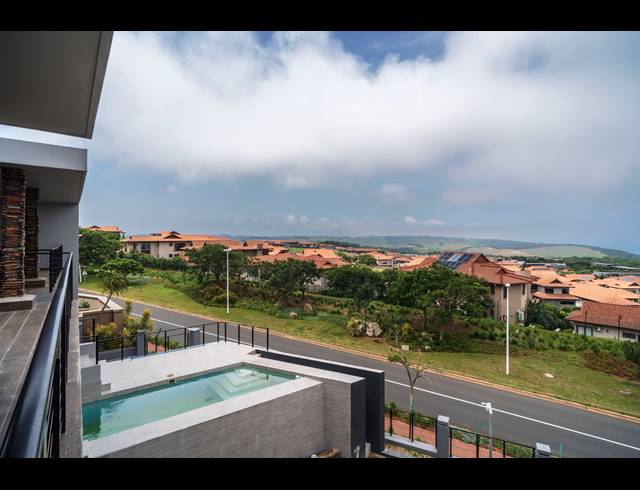 6 BEDROOM HOUSE FOR SALE IN IZINGA ESTATE
